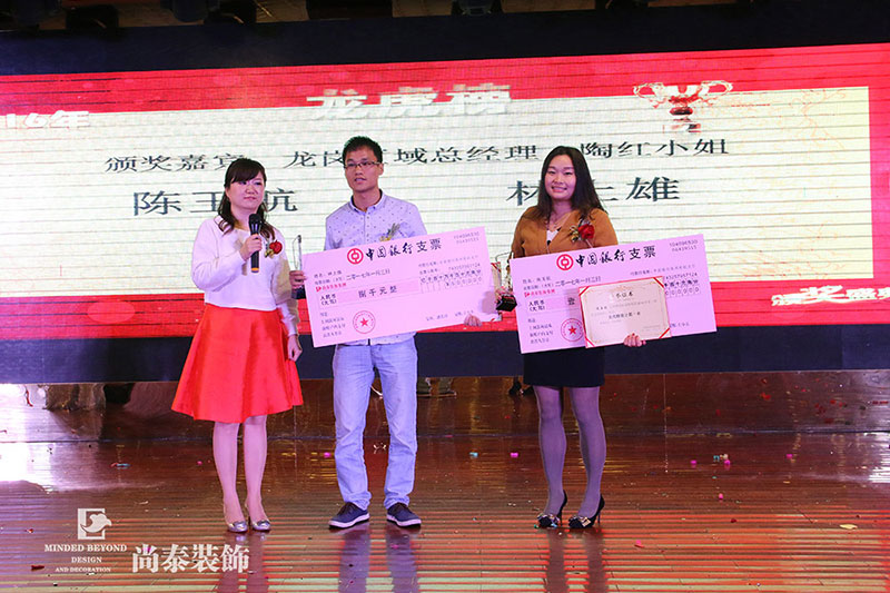 ▲尚泰家長王信國先生發(fā)表演講  ▲尚泰家長王信國先生發(fā)表演講