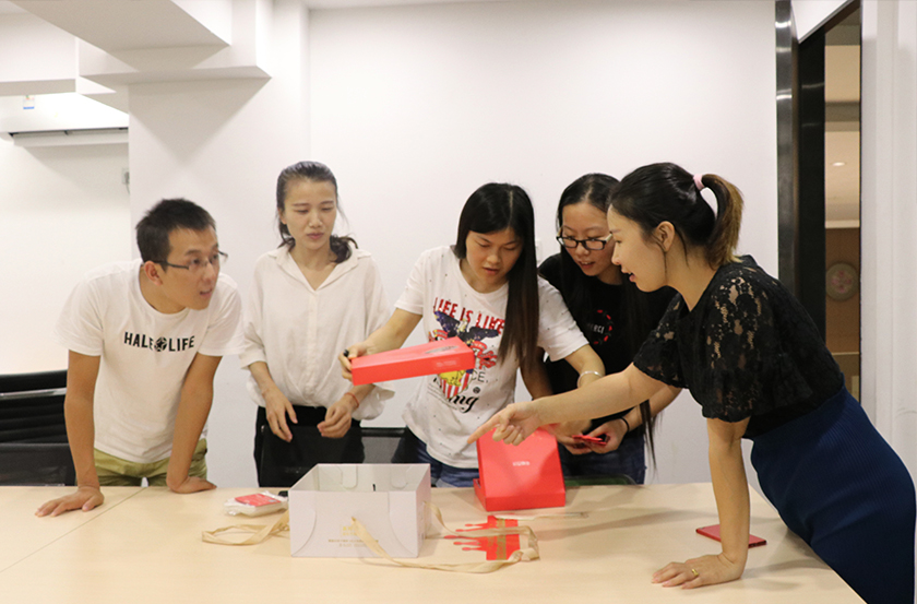 拆蛋糕.jpg 拆蛋糕.jpg