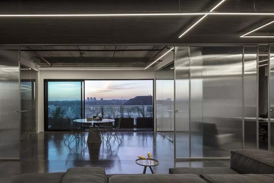 辦公室玻璃隔斷實(shí)景圖