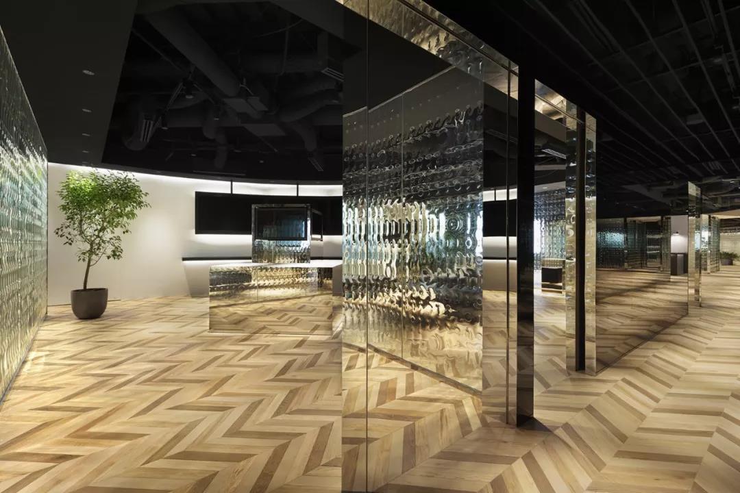 辦公室“代碼”隔斷裝修圖片