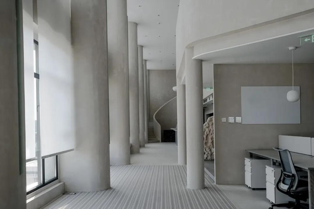 灰得自然辦公室設(shè)計(jì)效果圖片