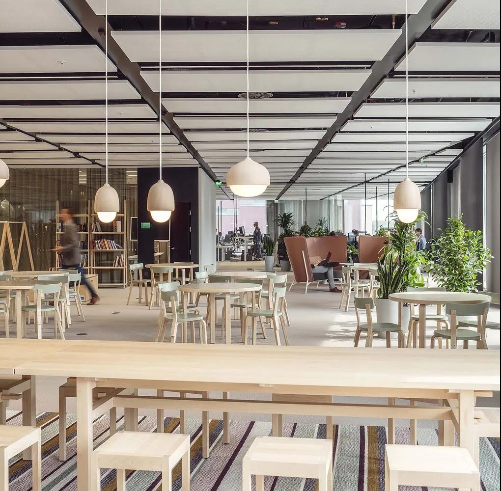 企業(yè)總部辦公空間室內(nèi)裝修圖片