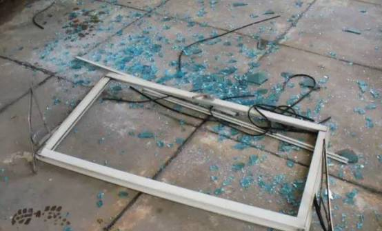 辦公室裝修門窗