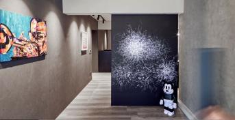 辦公室裝修設計，老屋改造藝術辦公室，混搭工業(yè)風個性與畫作的熱情