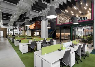 辦公室裝修設計:草皮綠意宛如大自然，在這上班我可以!