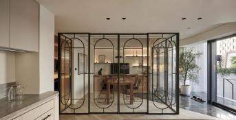 用料理與咖啡替工作調(diào)味！從庭院綠意到辦公區(qū)域，詮釋 100平老屋與時(shí)俱進(jìn)的文化魅力 