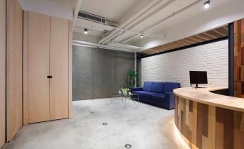 我的行事風(fēng)格就是不呆板！25 年老屋蛻變?yōu)楠?dú)特工業(yè)風(fēng)辦公室 